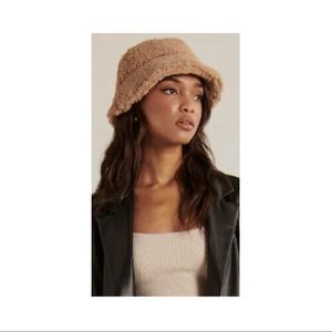 NWOT Abercrombie Teddy Sherpa Bucket Hat